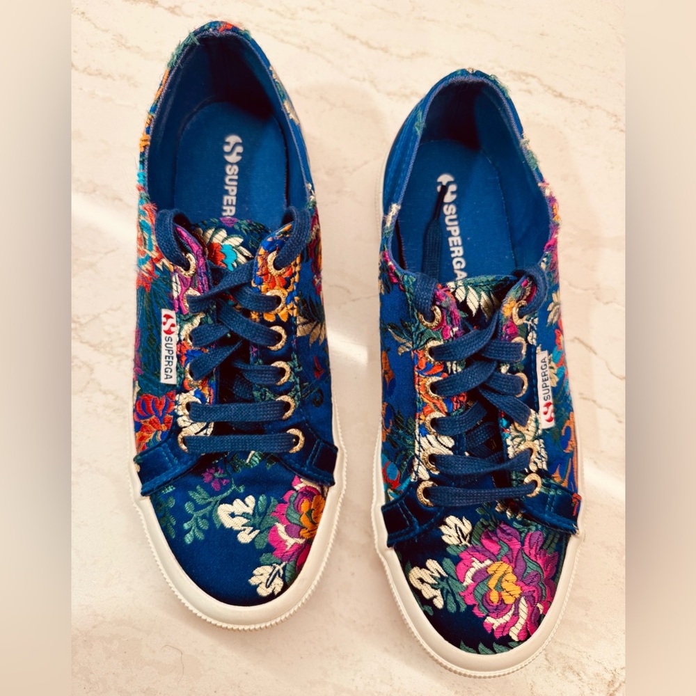 Superga Women's Blue Floral Embroidered Low-Top Sneakers NWOT